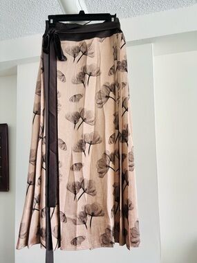 NKN-Nekane Falda Wrap Midi Skirt. Nuetral Colors Floral design Large